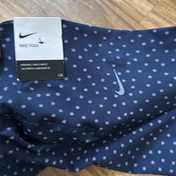 Nike Yoga Navy Blue Polka Dot Twist LeggingsSize XS NWT - Picture 4 of 5